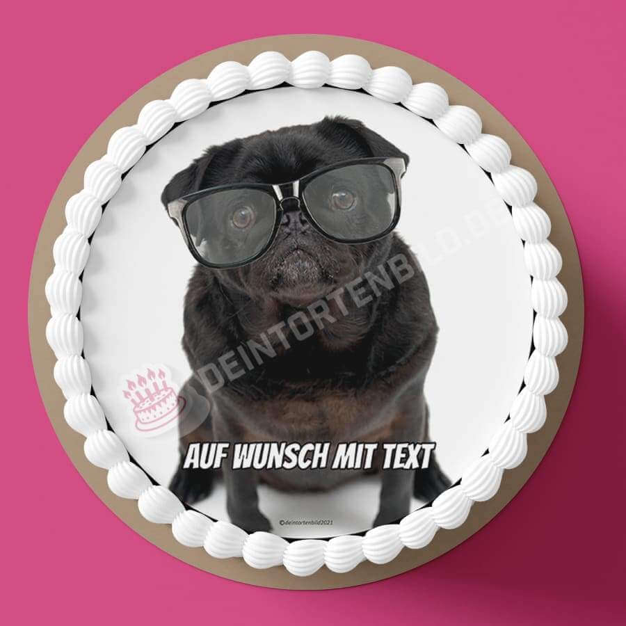 Motiv: Mops mit Brille - Hochwertige und individuelle Tortenaufleger für jeden Anlass
Tortenaufleger Mops mit Brille in 20cm Kreis
Unsere Tortenaufleger sind ein ideales Geschenk für besond - Tortenbild - DeintortenbildMops mit Brille