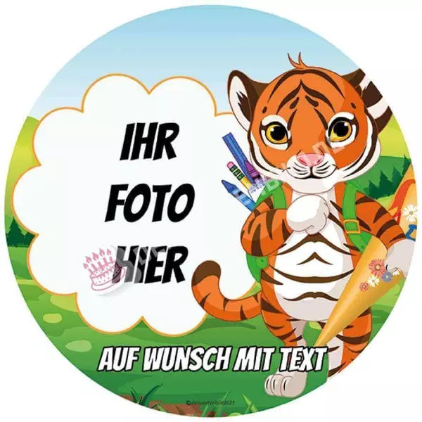 Fotomotiv: Einschulung - Tiger - Hochwertige und individuelle Tortenaufleger für jeden Anlass
Tortenaufleger Fotomotiv Einschulung Tiger 20cm Kreis
Unser Tortenaufleger mit dem Motiv "Einschulung T - Tortenbild - DeintortenbildEinschulung - Tiger