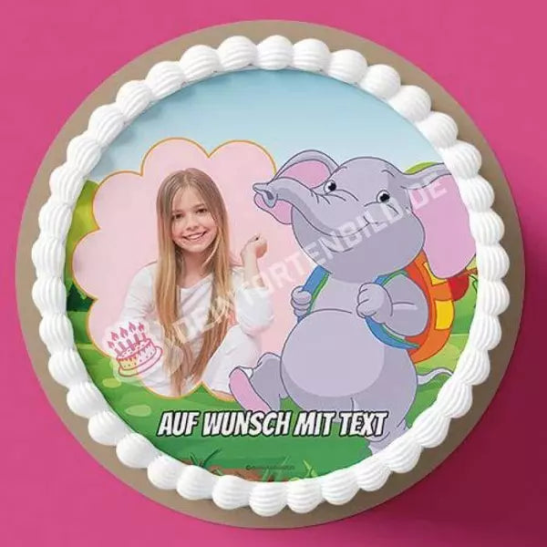 Fotomotiv: Einschulung - Elefant - Hochwertige und individuelle Tortenaufleger für jeden Anlass
Tortenaufleger Fotomotiv Einschulung - Elefant 20cm Kreis 
Unser Tortenaufleger mit dem Motiv "Einschulu - Tortenbild - DeintortenbildEinschulung - Elefant